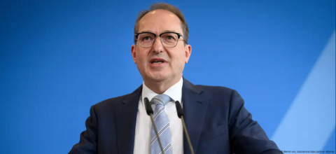 وزير الداخلية الألماني: عازم للتوصل إلى اتفاق  سريع مع سوريا بشأن ترحيل طالبي اللجوء المرفوضين من ألمانيا