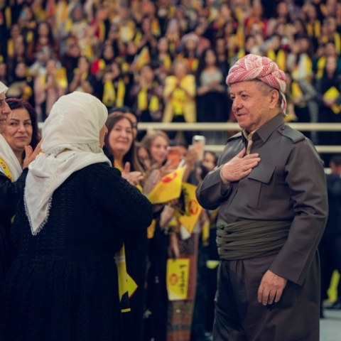 الرئيس بارزاني يلتقي عدداً من الأمهات وعائلات الشهداء والبيشمركة والنساء المناضلات في دهوك